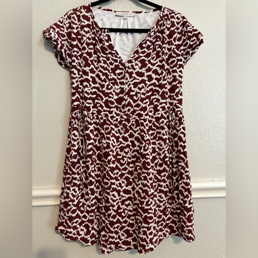 Loft Women’s maroon and white v-neck knee-length dress size XS
